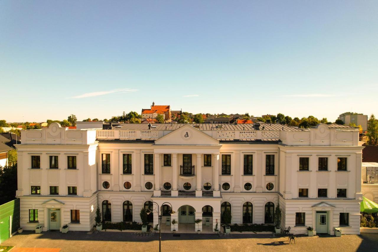 Arkadia Aparthotel Radziejów Buitenkant foto