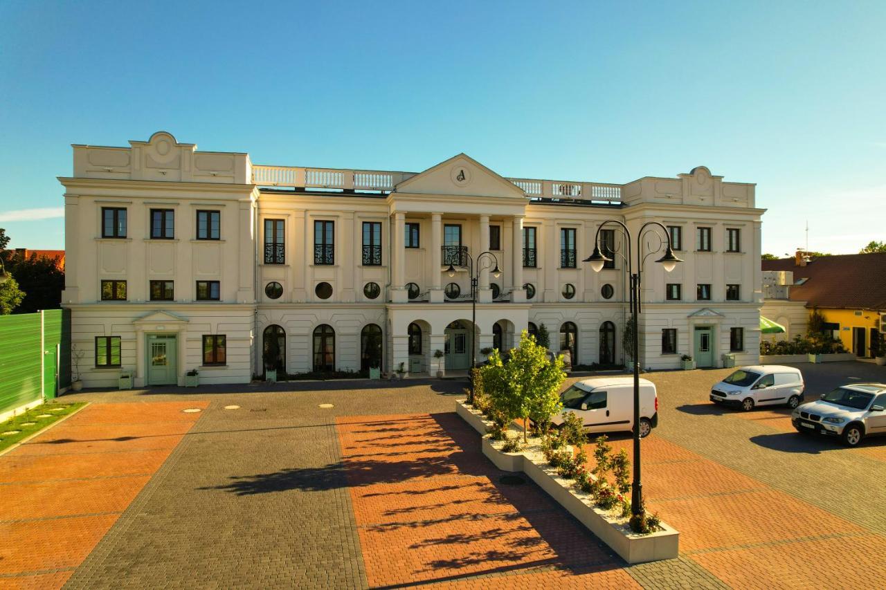 Arkadia Aparthotel Radziejów Buitenkant foto