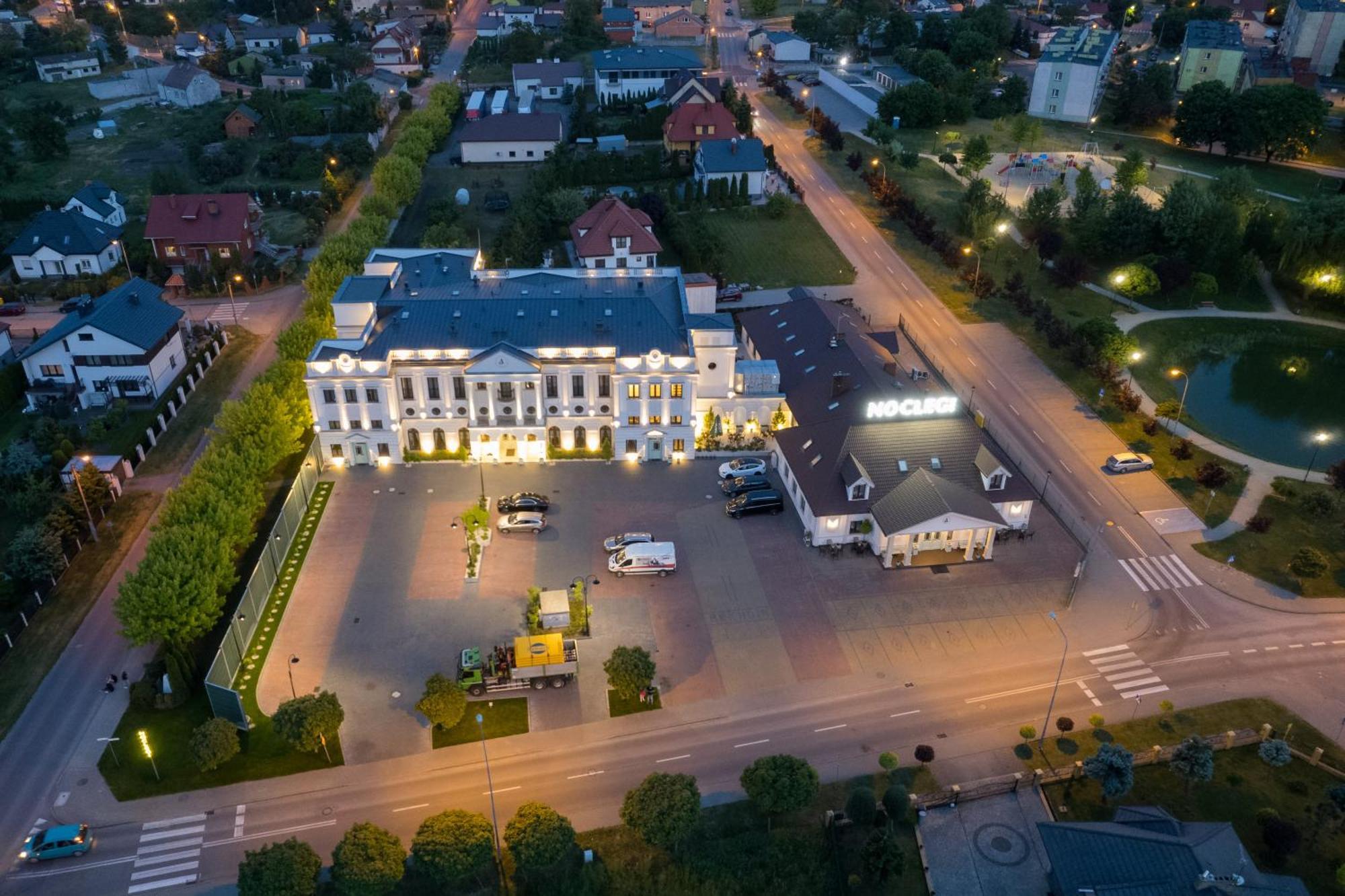Arkadia Aparthotel Radziejów Buitenkant foto